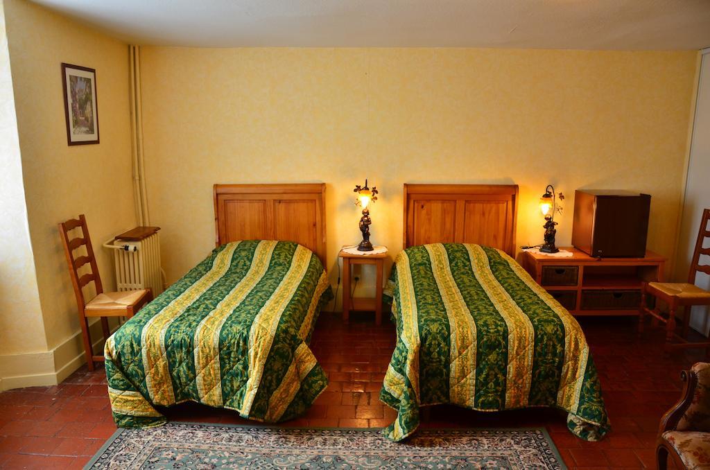 Auberge Bourbonnaise Lurcy-Lévis Oda fotoğraf