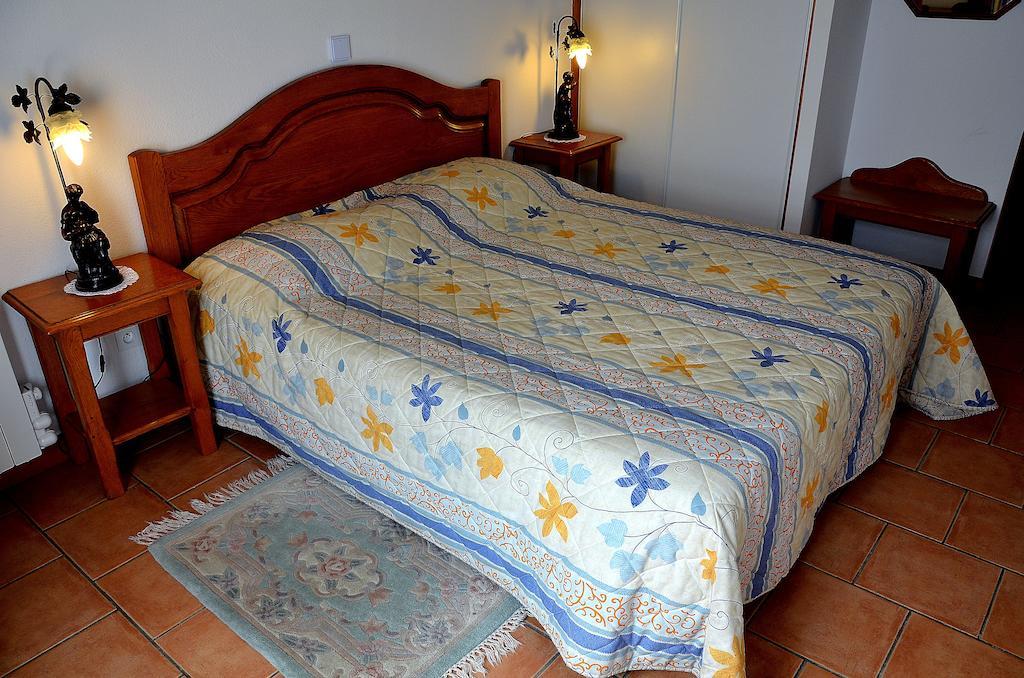 Auberge Bourbonnaise Lurcy-Lévis Oda fotoğraf